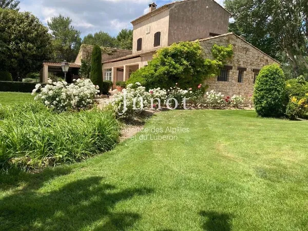 Maison 8 pièces 210 m²