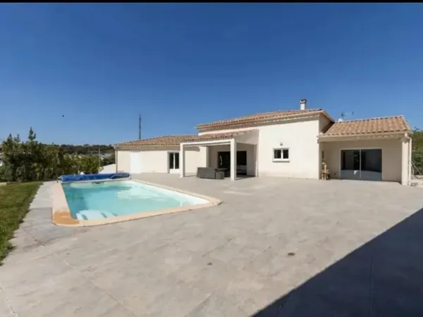 Septèmes-Les-Vallons Entre Marseille Et Aix, Une Propriété Aux Multiples Possibilités !