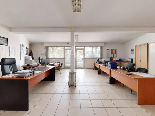 Local commercial 2 pièces 105 m²