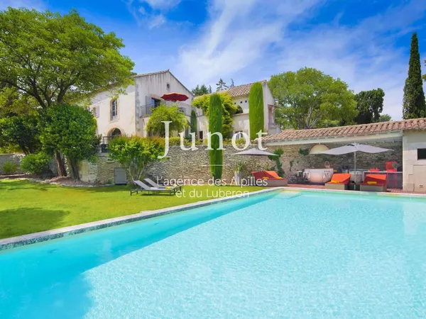 Maison 12 pièces 650 m²