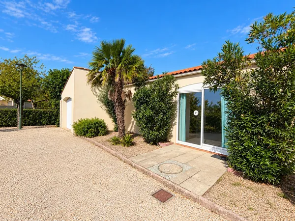 Maison de plain-pied 104 m² - 3 chambres, garage et jardin