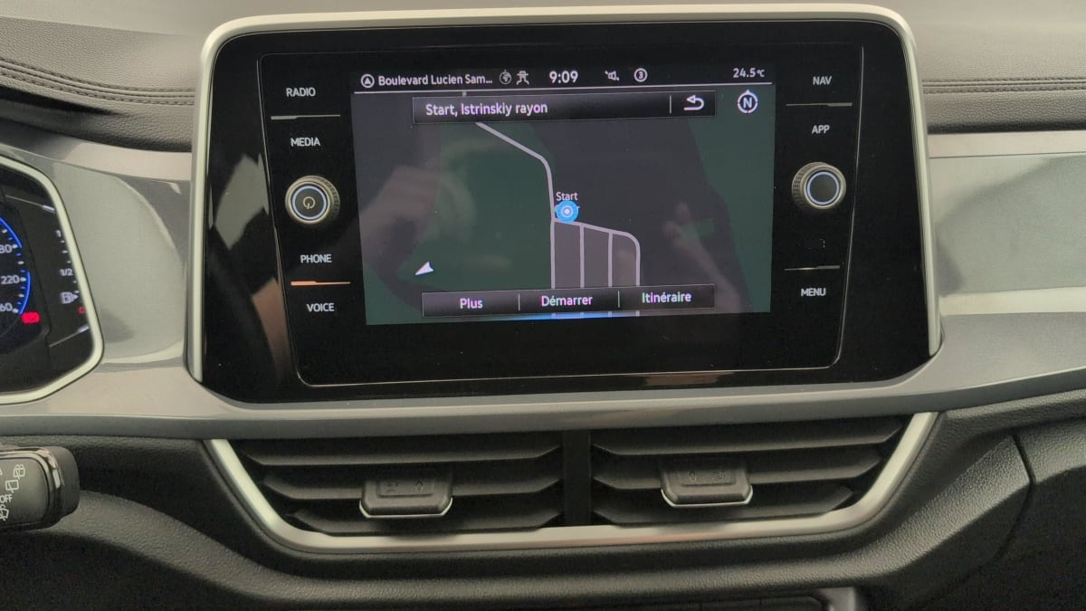 Volkswagen T-Roc — photo 12