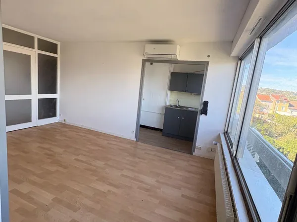 T2 idéal pour étudiant ou investisseur/ climatisation !!! / fenêtres double vitrage neuves / Dpe pré