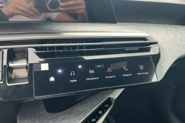 Peugeot 3008 plug-in hybrid 195 e-dcs7 — photo 13