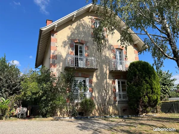 Maison familiale proche des commodités