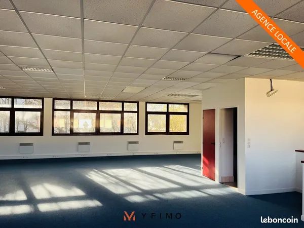 LOCAL D'ACTIVITE 150 m² VOISINS-LE-BRETONNEUX