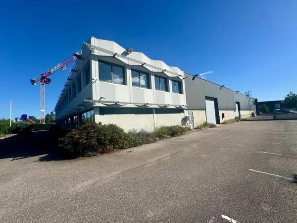 Local d'activité 1854 m²