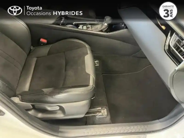 Toyota C-Hr 122h collection 2wd e-cvt my22 — photo 6