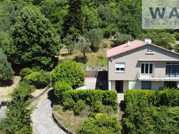 Maison avec dépendances à Alès 140m2 + 200m2 d'annexes + ter