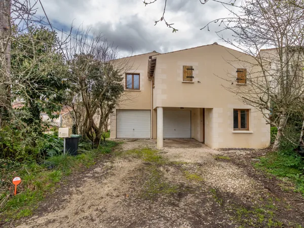 MAISON AVEC POSSIBILITE DE STUDIO