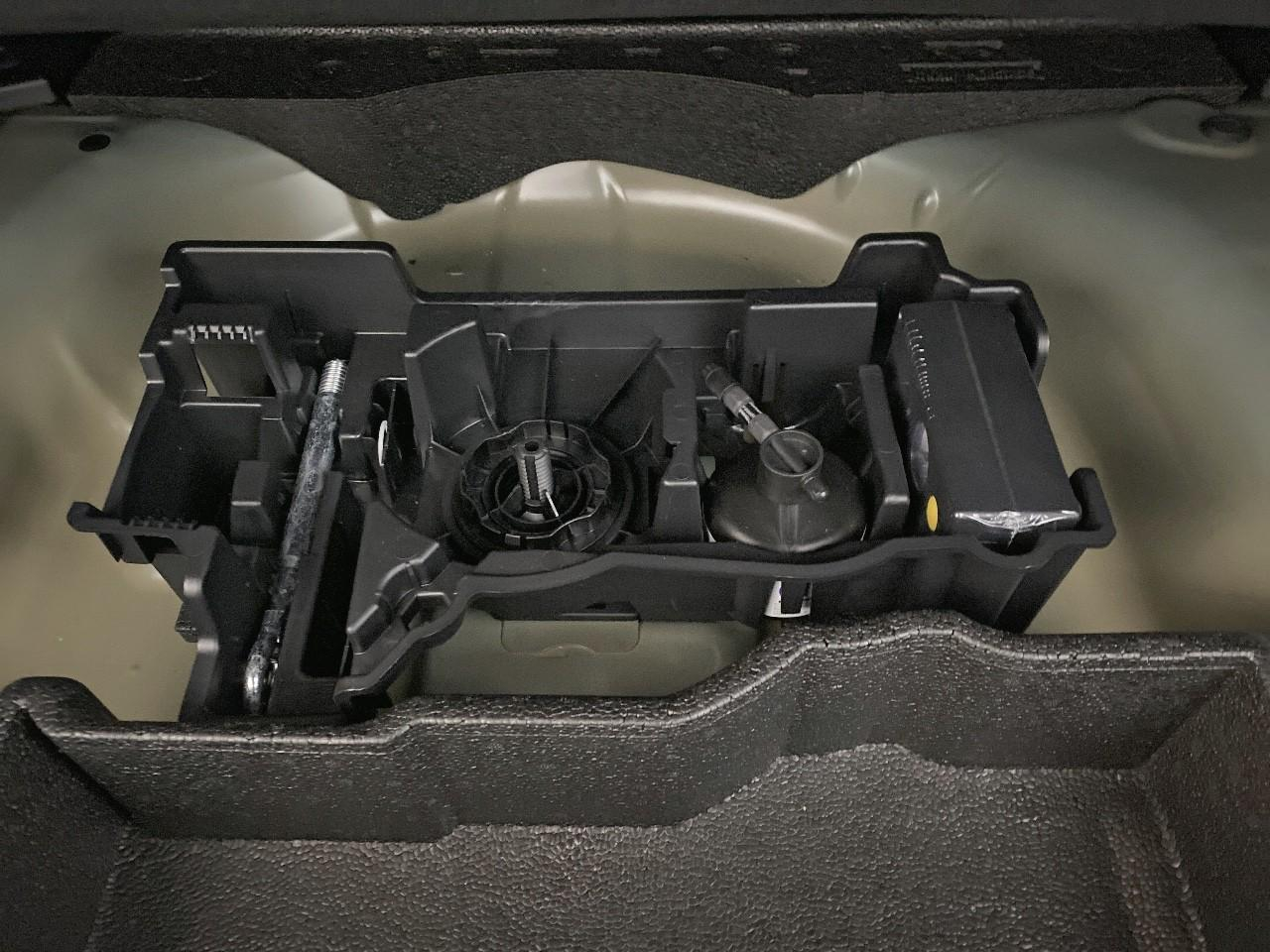 Peugeot 2008 hybrid 145 ch e-dcs6 allure — photo 12