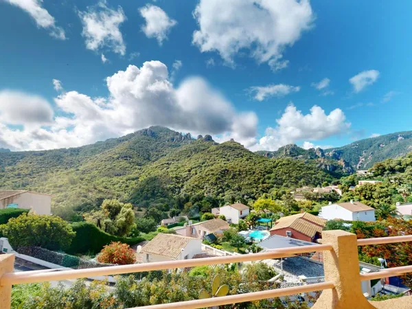 Villa avec vue panoramique sur l'Esterel et garage 2 voitures