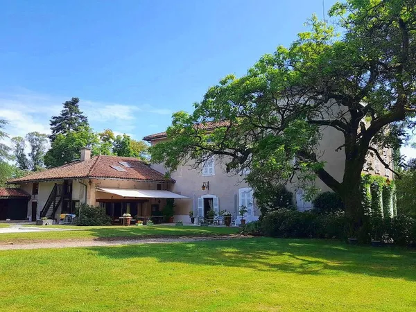 Vends domaine 4,2 hectares - 8 chambres, 708m², Viriat (01)