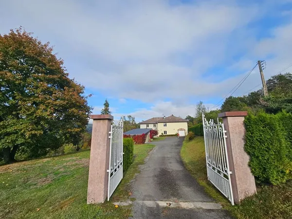 Grande maison familiale 235 m2 au calme , vue dégagée, source
