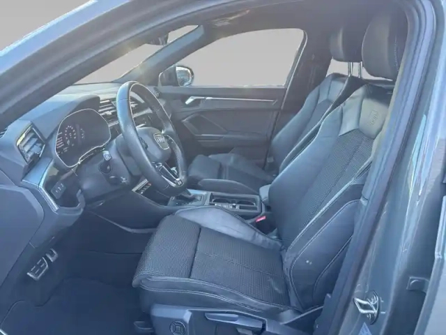 Audi Q3 35 tfsi 150 ch s tronic 7 — photo 10