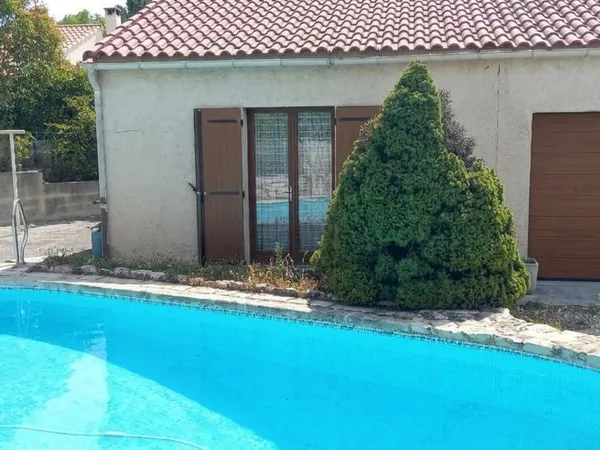 Studio équipé - eau, chauffage électricité compris- Calme _ Jardin - Piscine