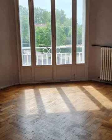 T3 de 65 m² à louer - Bron Centre, face à la mairie