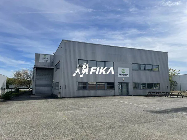 Local d'activité 1232 m²