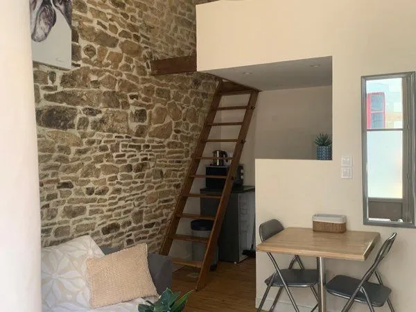 Studio avec mezzanine rue nationale