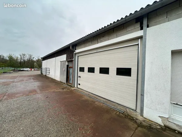 Entrepôt 367m2 charges comprises