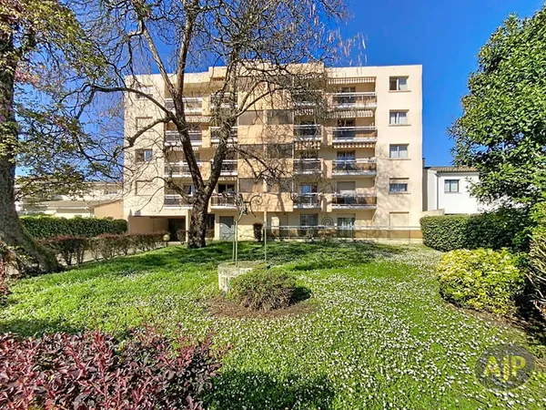 Appartement T5 avec terrasse et garage Bordeaux