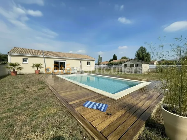 VENDAYS-MONTALIVET, VILLA d'environ 87 M2 de plain pied, 3 chambres, piscine