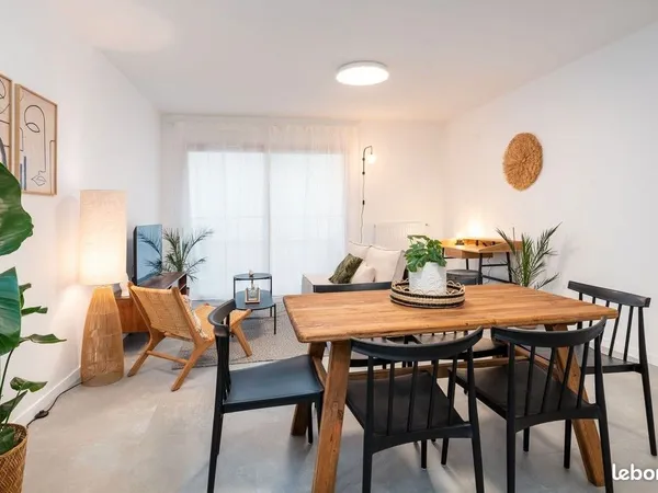 Superbe T3 neuf de 80 m2 idéalement situé entièrement équipé meublé. Prendre sa valise