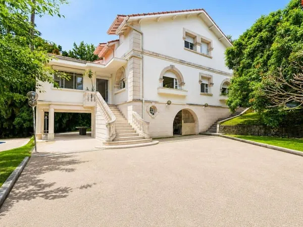 Maison 6 pièces 300 m²