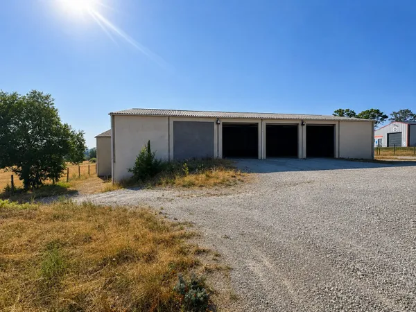 Immobilier Professionnel à vendre Mansle