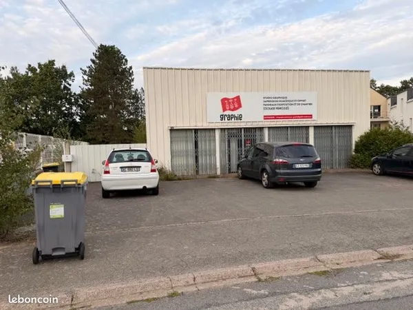 Local professionnel à louer - saint-erblon