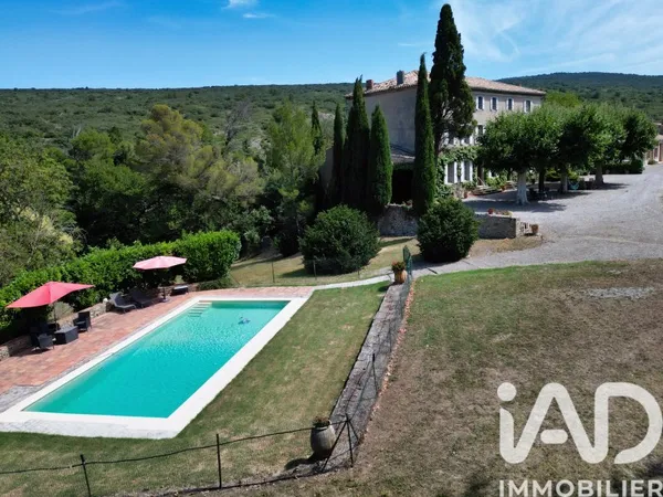 Maison 30 pièces 845 m²