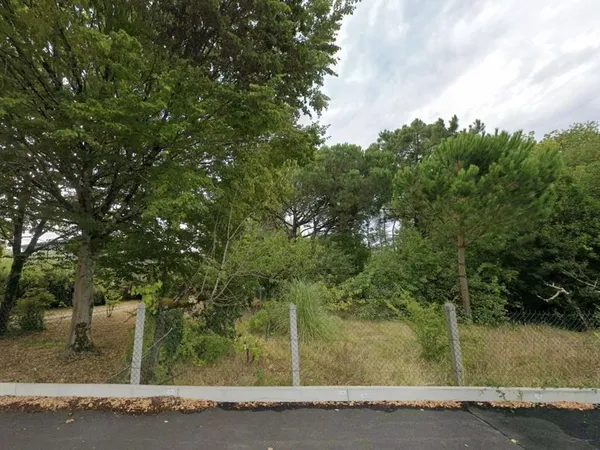 Terrain à bâtir de 1000 m² à LE TAILLAN-MEDOC (33)