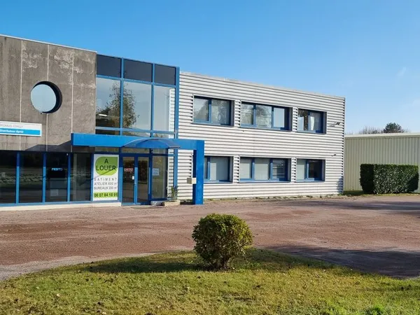 A louer bâtiment industriel 600 m² avec 200 m² de bureau