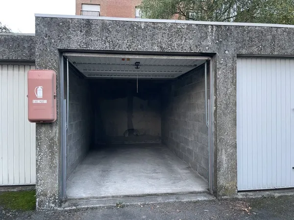 Loue garage individuel dans une résidence sécurisée portail automatique Marcq en Baroeul Croisé Laro