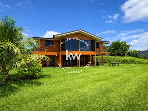 EXCLUSIF À AFAAHITI  VILLA FAMILIALE CONTEMPORAINE, ROUTE ET