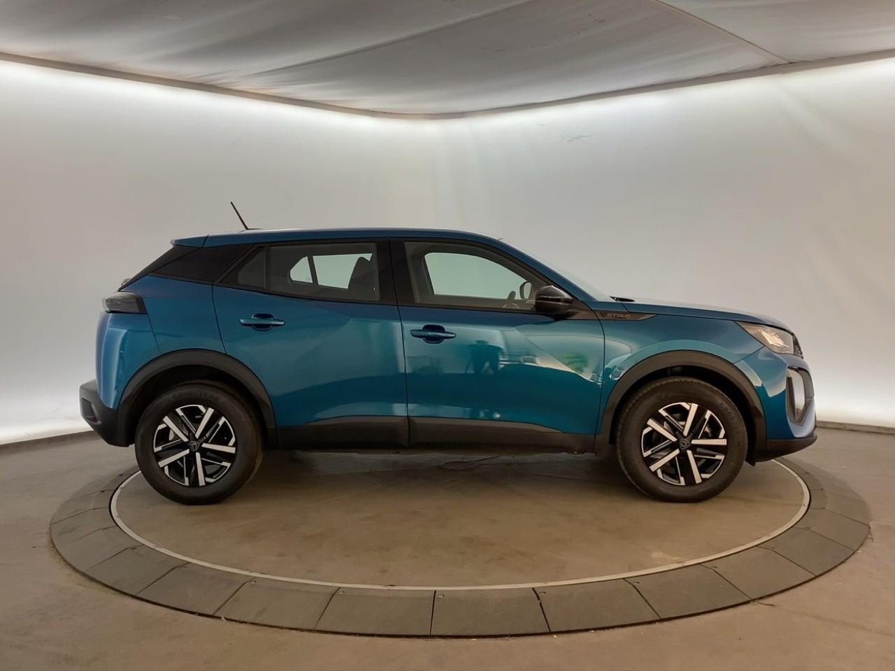 Peugeot 2008 hybrid 145 ch e-dcs6 style — photo 4