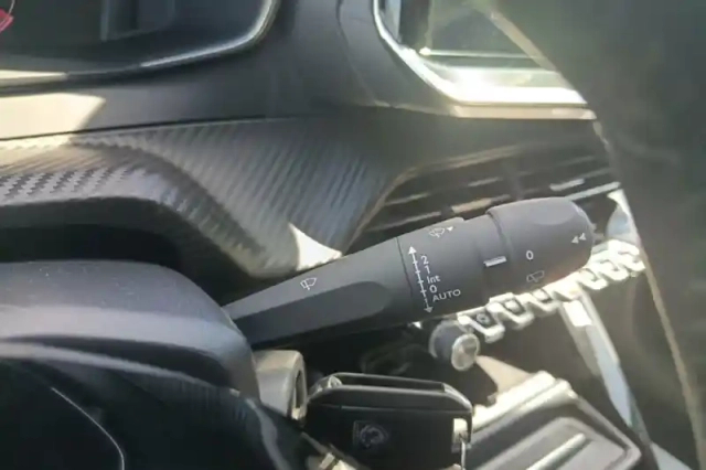 Peugeot 208 puretech 100 s&amp;s bvm6 — photo 26