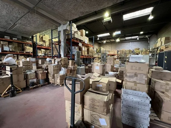 Local d'activité 1202 m²