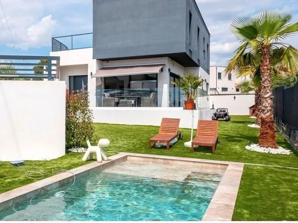 VILLA Contemporaine meublée avec piscine à St AUNES 5 pièces 165M2