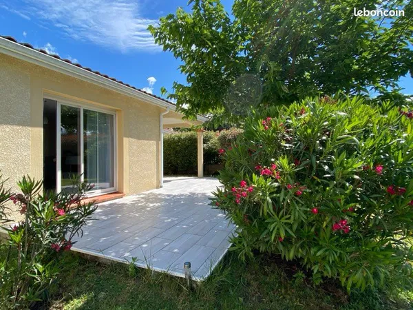 Maison / Villa de plain pied 4 pièces tout confort avec terrasse + jardin sur 900 m2