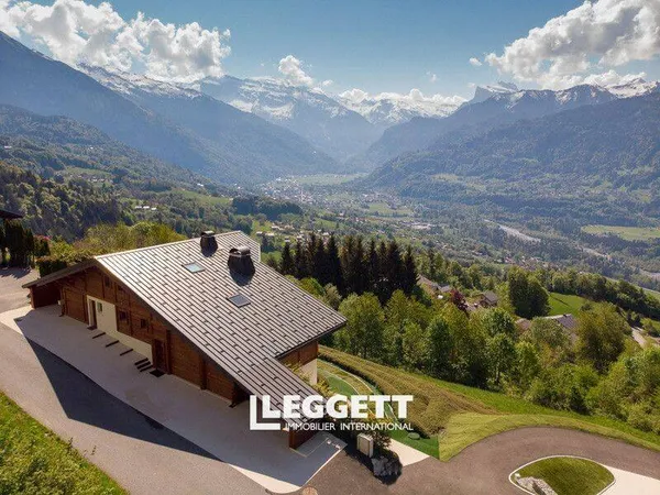 Maison 10 pièces 260 m²