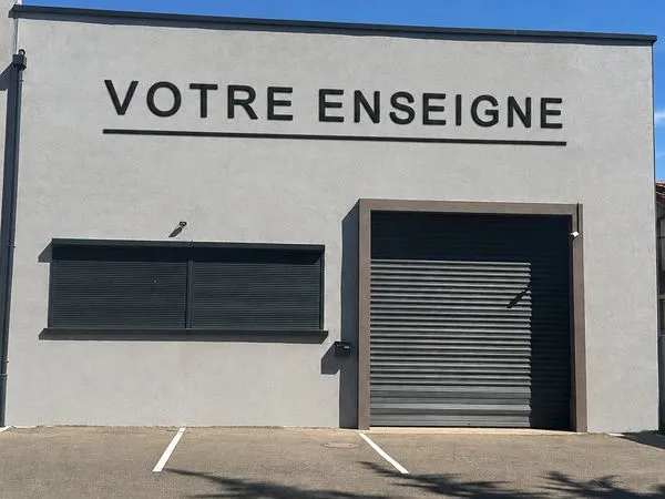 Direct propriétaire - EMPLACEMENT N°1 et très RARE - Local d'activité & Showroom 400 m2 divisible à 