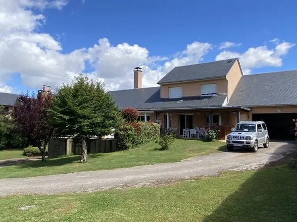BEAU PAVILLON AVEC GRANDE PARCELLE