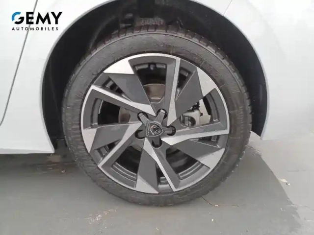 Peugeot 308 hybrid 136 e-dcs6 — photo 31