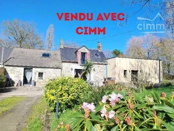 Maison de 114.90 m² habitable sur 1800 m² environ de terrain et un grand garage