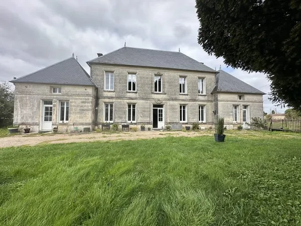 Propriété de caractère rénovée avec dépendances rénovées , S