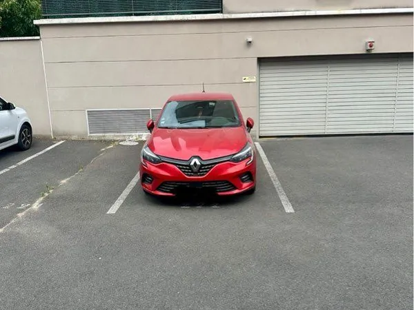 Place de parking extérieur, sécurisé caméra vidéo