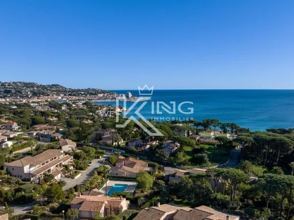 SAINTE-MAXIME - APPARTEMENT 4 PIÈCES NEUF AVEC VUE MER, JARDIN ET PISCINE