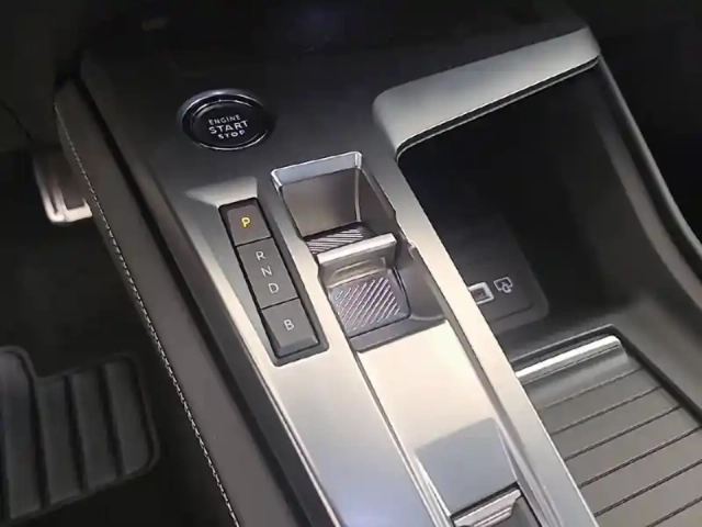Peugeot 408 phev 225 e-eat8 — photo 14
