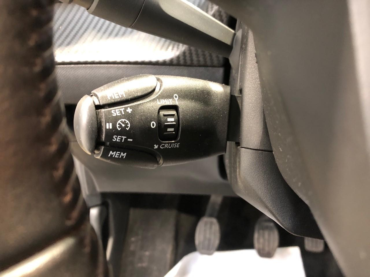 Peugeot 208 puretech 100 s&s bvm6 allure — photo 23